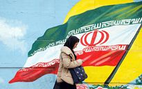 Da Trump, una spallata solitaria a Teheran