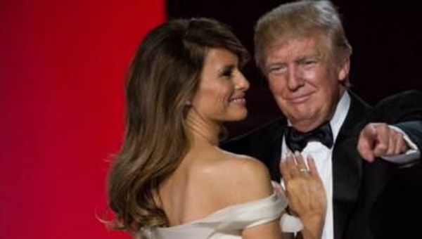 "First America": Trump alla Casa Bianca tra scontri e proteste firma subito il decreto anti"Obamacare"