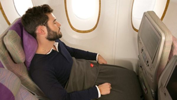 Flotta Emirates: a bordo coperte sostenibili realizzate con bottiglie di plastica riciclate