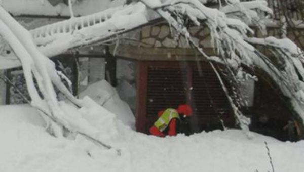 Nessuna novità dall'hotel Rigopiano. Si scava tra mille difficoltà. Sempre 23 i dispersi