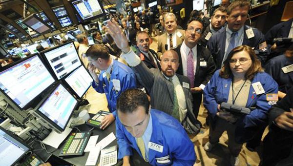 Piazza Affari apre in rosso e viaggia in controtendenza in Europa