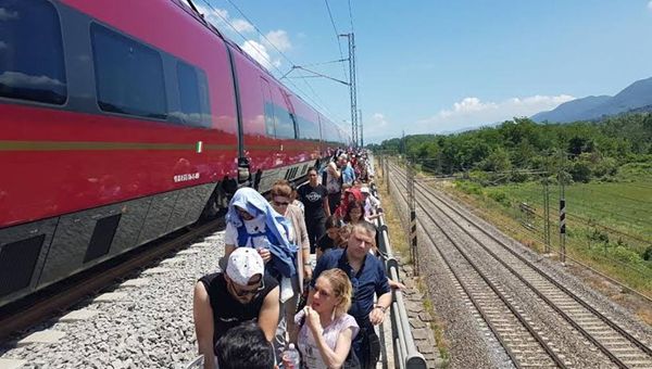 Italo si ferma per guasto sulla Napoli-Roma. In 400 bloccati al caldo per sei ore