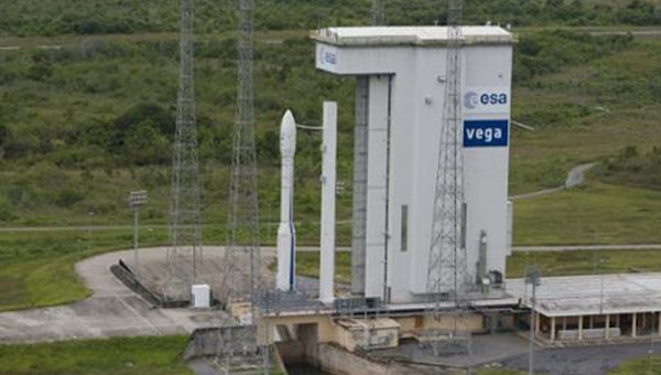Il lanciatore italiano Vega pronto a Kourou per la sua missione numero 10