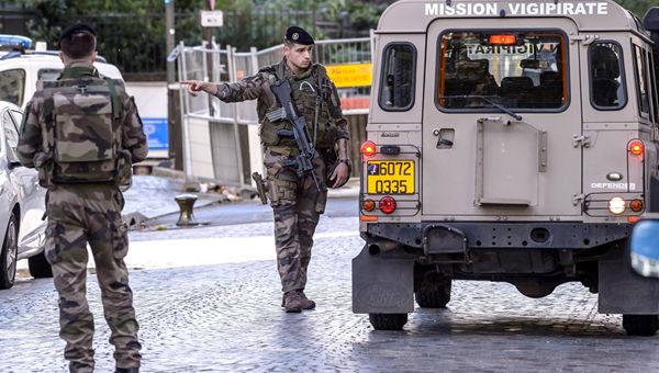 Caos a Parigi, ancora scontri Gilet Gialli-Polizia