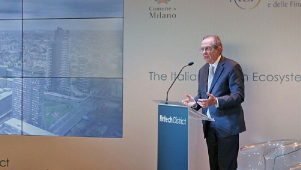 Padoan inaugura il Milan Fintech District: "Innovazione crea lavoro"