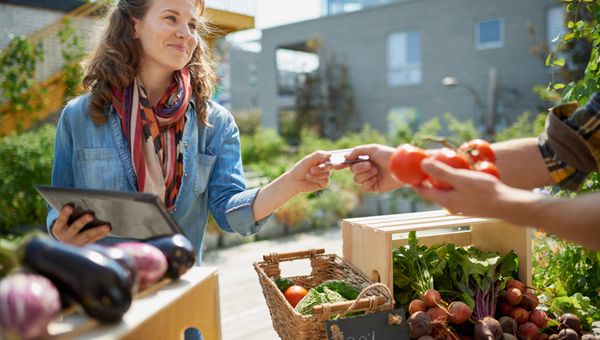 Consumi sotto il segno della genuinità: 39% degli chef acquista dai contadini