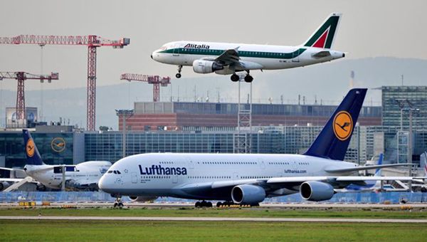 Alitalia, tre offerte preliminari d'acquisto ma i nodi rimangono. Si fa strada ipotesi "nazionalizzazione"