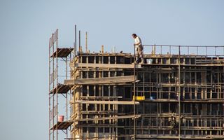 Segnali positivo dal settore Costruzioni (+0,45%). Andamento sostenuto per Buzzi Unicem (+1,59%)