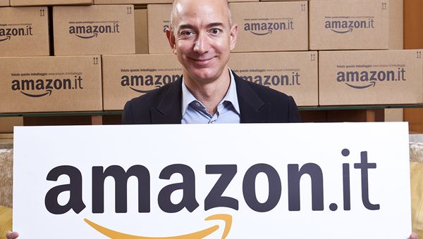 Cyber Monday, incassi record: Amazon sbanca e festeggia