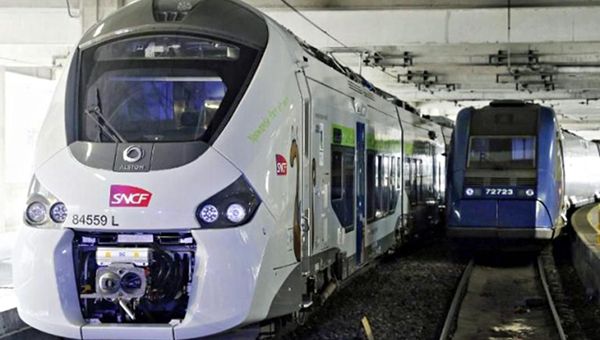 Francia, al via il maxi sciopero che colpisce aerei e ferrovie