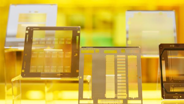 ASML, seduta tonica con rialzo previsioni sui ricavi e impegno per aumento capacità produttiva