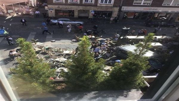 Germania, torna l'incubo attentati: furgone piomba sulla folla