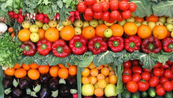 Coldiretti, frutta e verdura "aiutano" l'abbronzatura