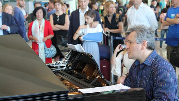 Aeroporto Fiumicino, Concerto a sorpresa del Maestro Pappano