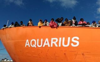 Braccio di ferro con Malta, Salvini chiude porti italiani a 600 migranti su nave Aquarius