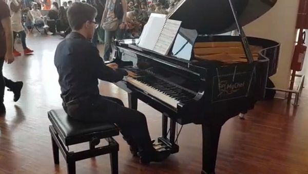 Aeroporto Bergamo, passeggeri di Orio al Serio sulle ali della musica