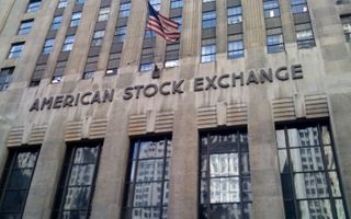 Wall Street procede sotto la linea di parità