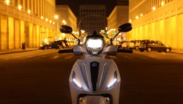 Piaggio accelera dopo commessa Poste Italiane