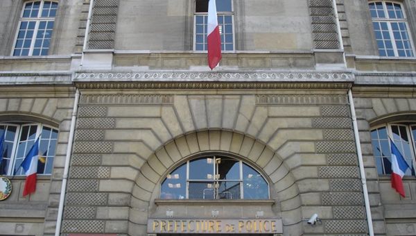 Francia, auto contro militari. Possibile attacco. Riunione d'urgenza ministero Interni