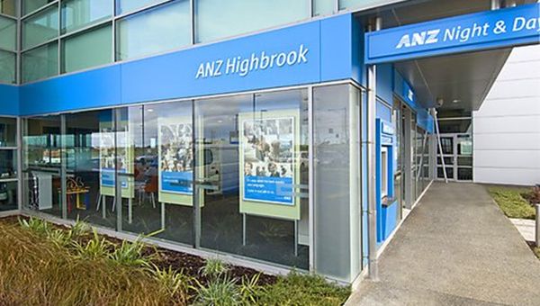 Fitch pronta a tagliare le quattro maggiori banche australiane