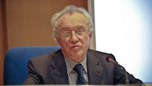 Intesa SanPaolo dice addio all'era Bazoli. Conferma impegno payout