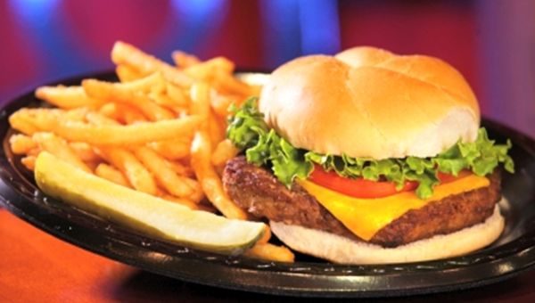 McDonald's in tempo di crisi: un panino al costo di un caffé