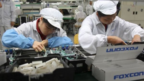 Pechino si piega ai suicidi in Foxconn: via libera a un sindacato indipendente