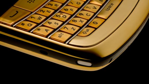Blackberry brinda alla partnership con Microsoft