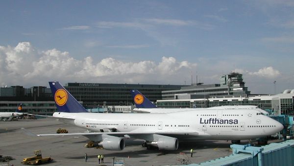 Lufthansa ancora in tilt. Oltre 900 voli cancellati