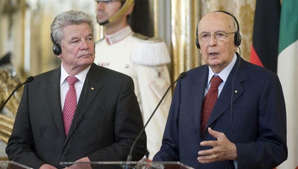 Napolitano ribadisce il suo sostegno al Governo. Con Gauck "piena comunanza di vedute"