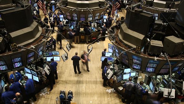 Wall Street sfodera un sorriso in attesa della Fed